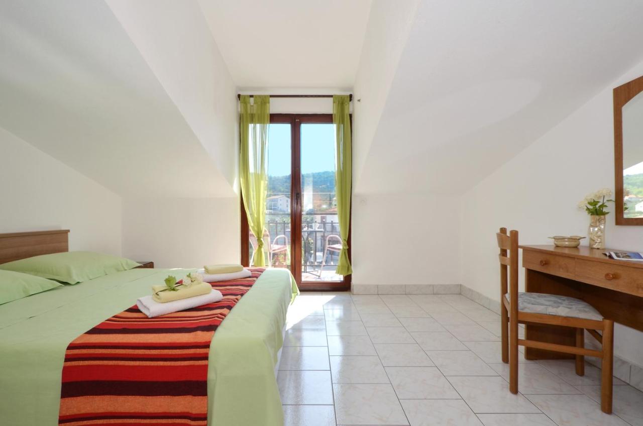 Apartments By The Sea Slatine, Ciovo - 12176 Esterno foto